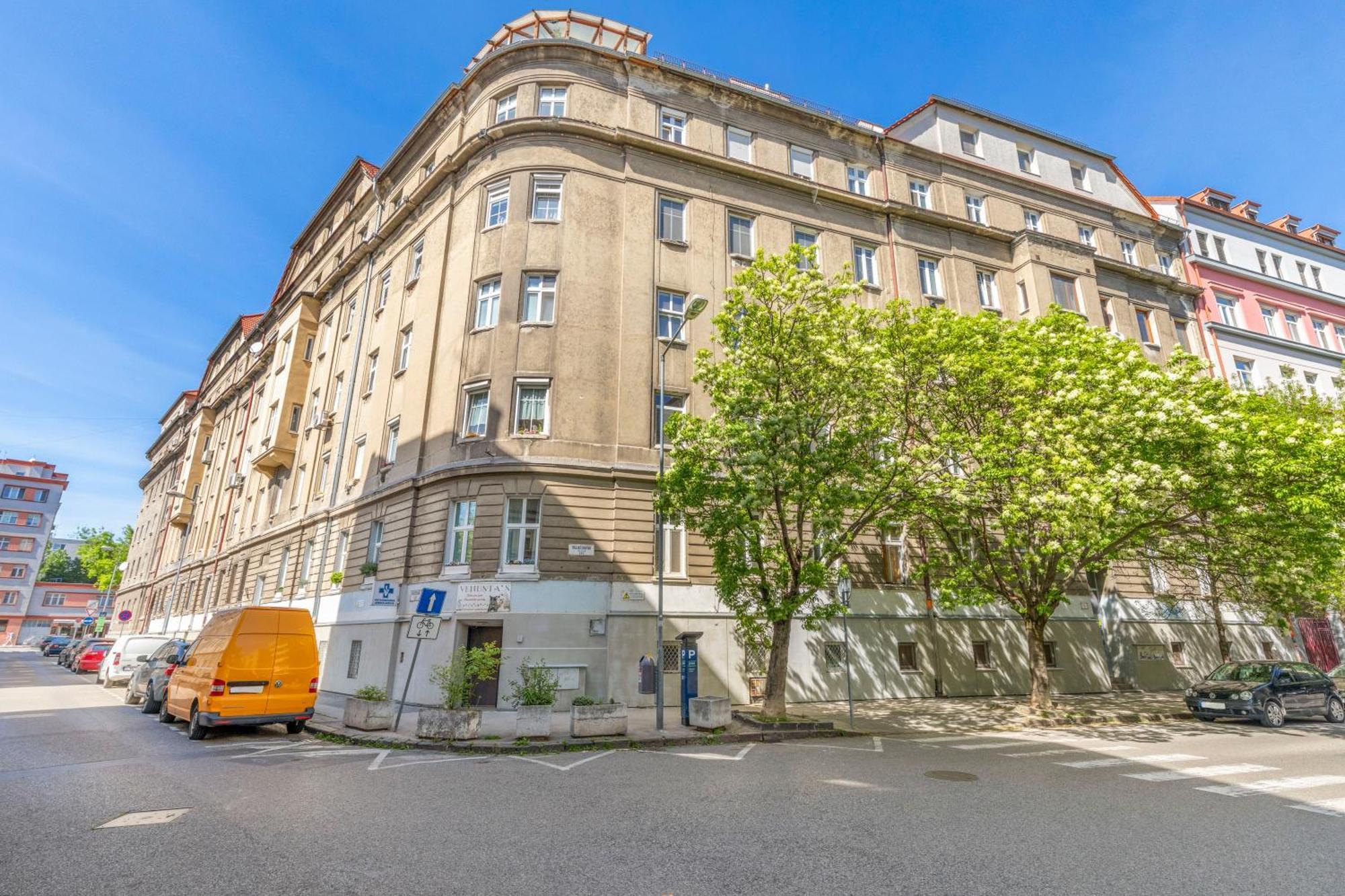 Lam Mockingbird - Terrace - Ac Apartment Братислава Екстериор снимка